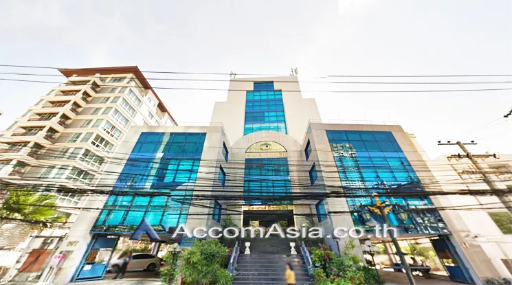  Office space For Rent in Silom, Bangkok  near BTS Surasak (AA19014)